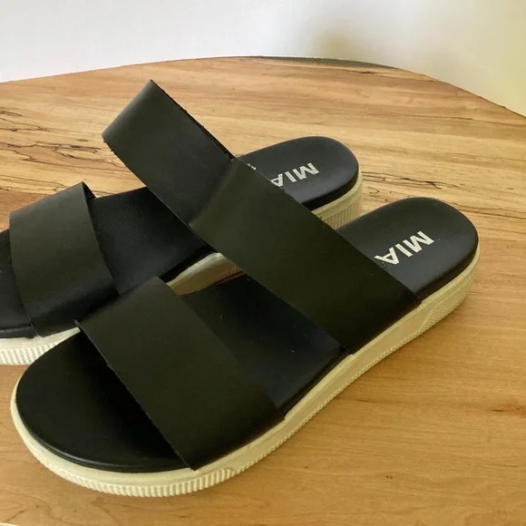 MIA Black slide sandals size 6.5 - Picture 2 of 3